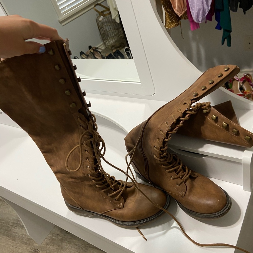Combat boots